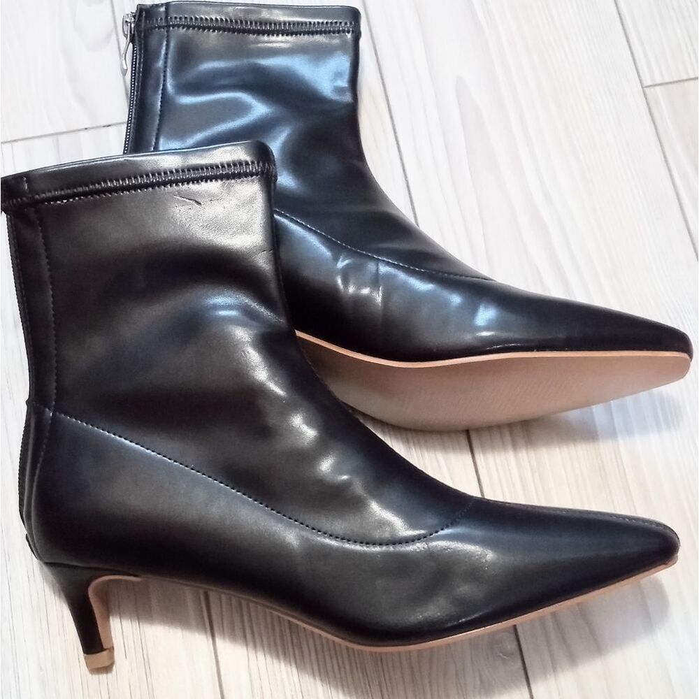 (83-4450) Women's Ankle Boots Sz 38 (7.5)
